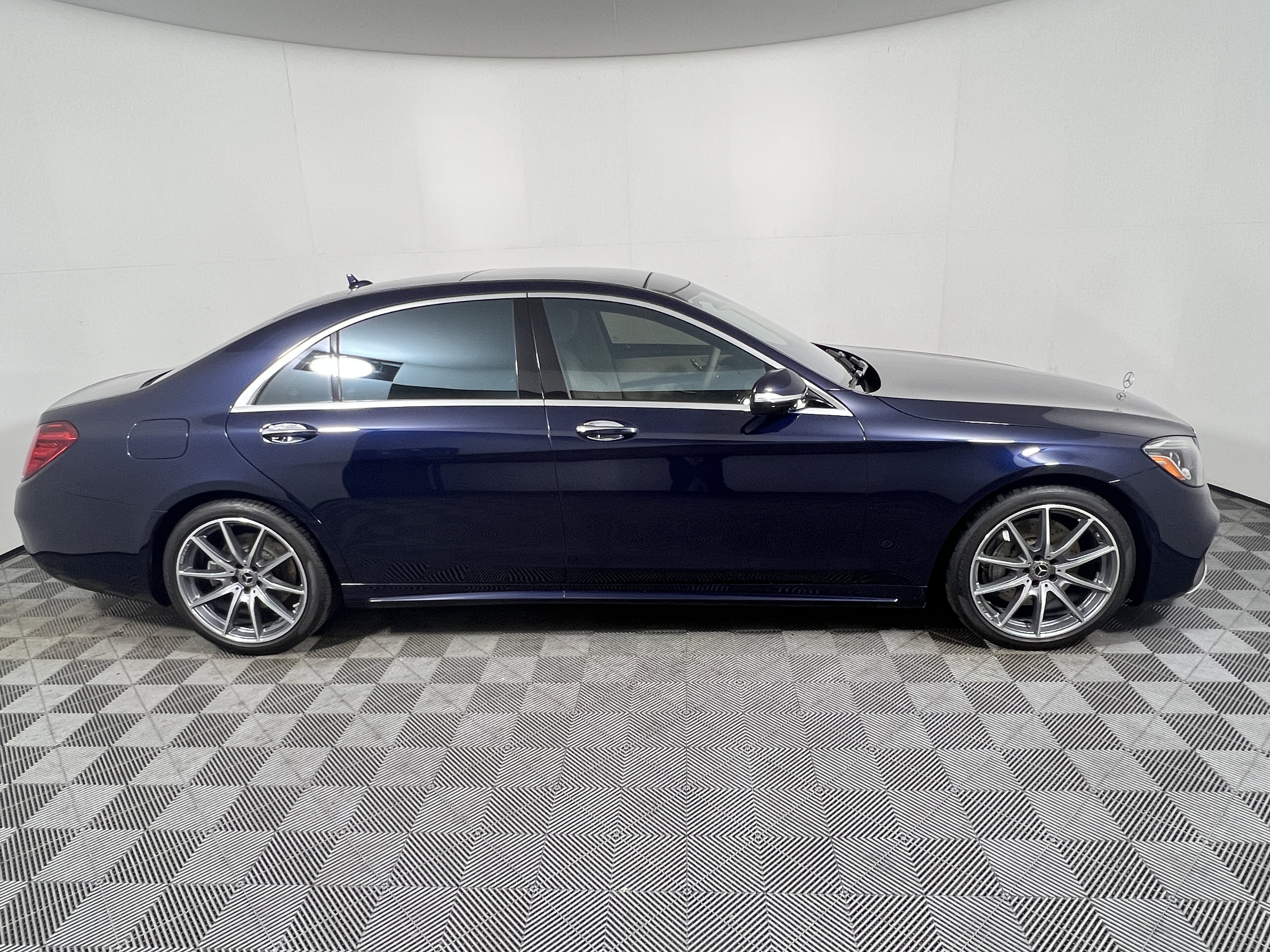 Used 2019 Mercedes-Benz S 450 Sedan image 6