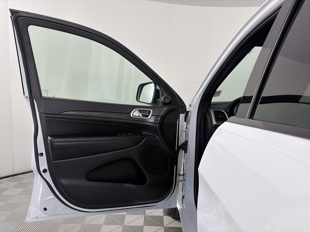 Used 2022 Jeep Grand Cherokee Laredo X image 10