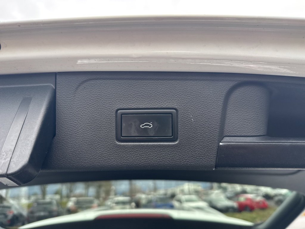 Used 2021 Volkswagen Atlas SEL Premium image 22