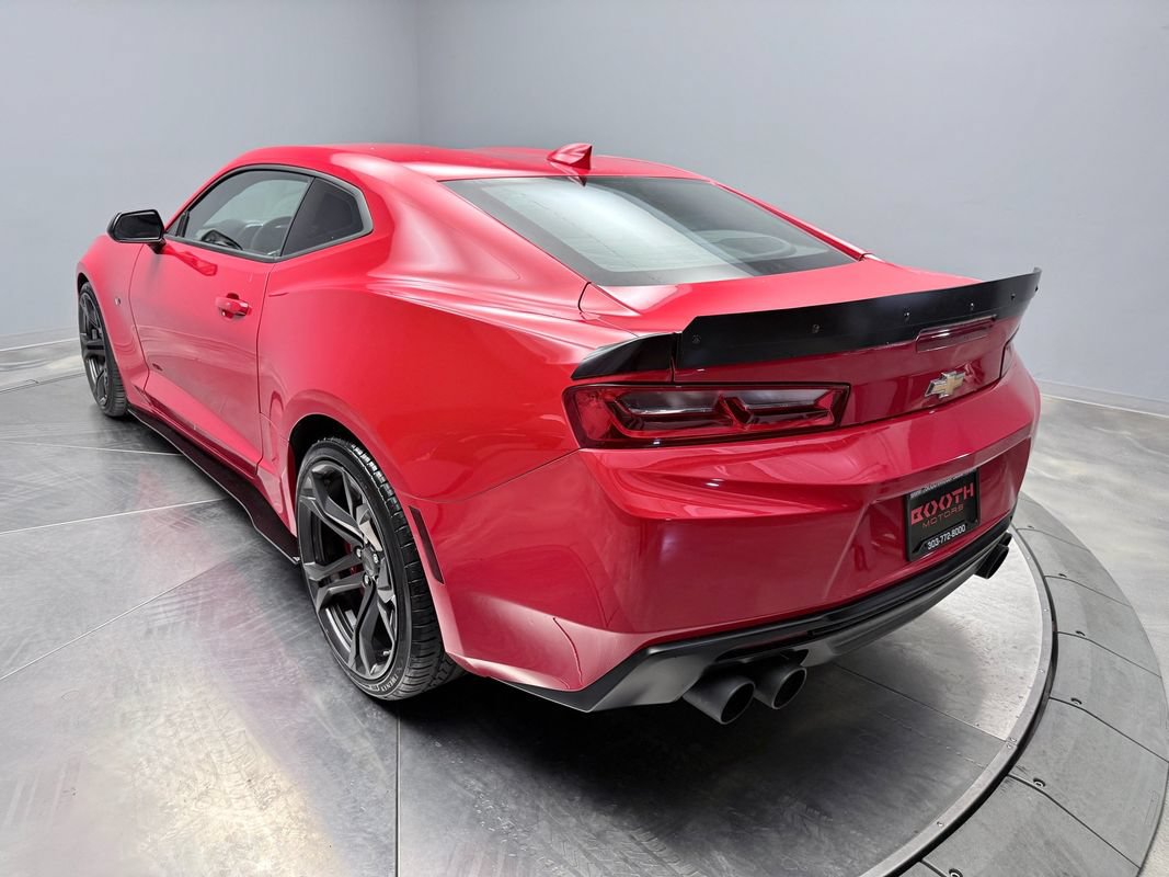 Used 2018 Chevrolet Camaro SS RWD image 7