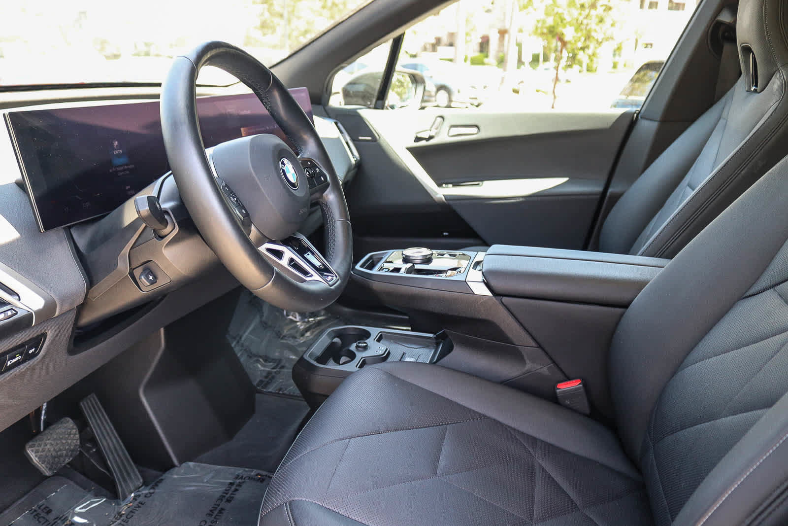 Used 2025 BMW iX xDrive50 w/ Premium Package AWD/4WD image 18