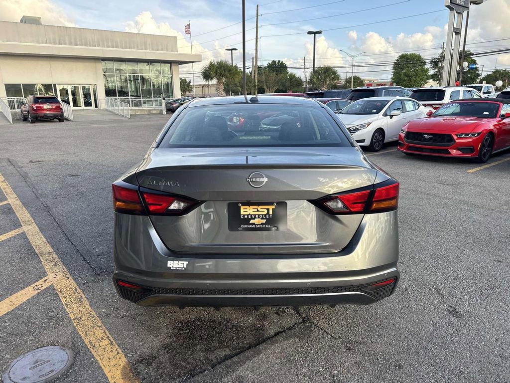 Used 2025 Nissan Altima 2.5 SV image 7