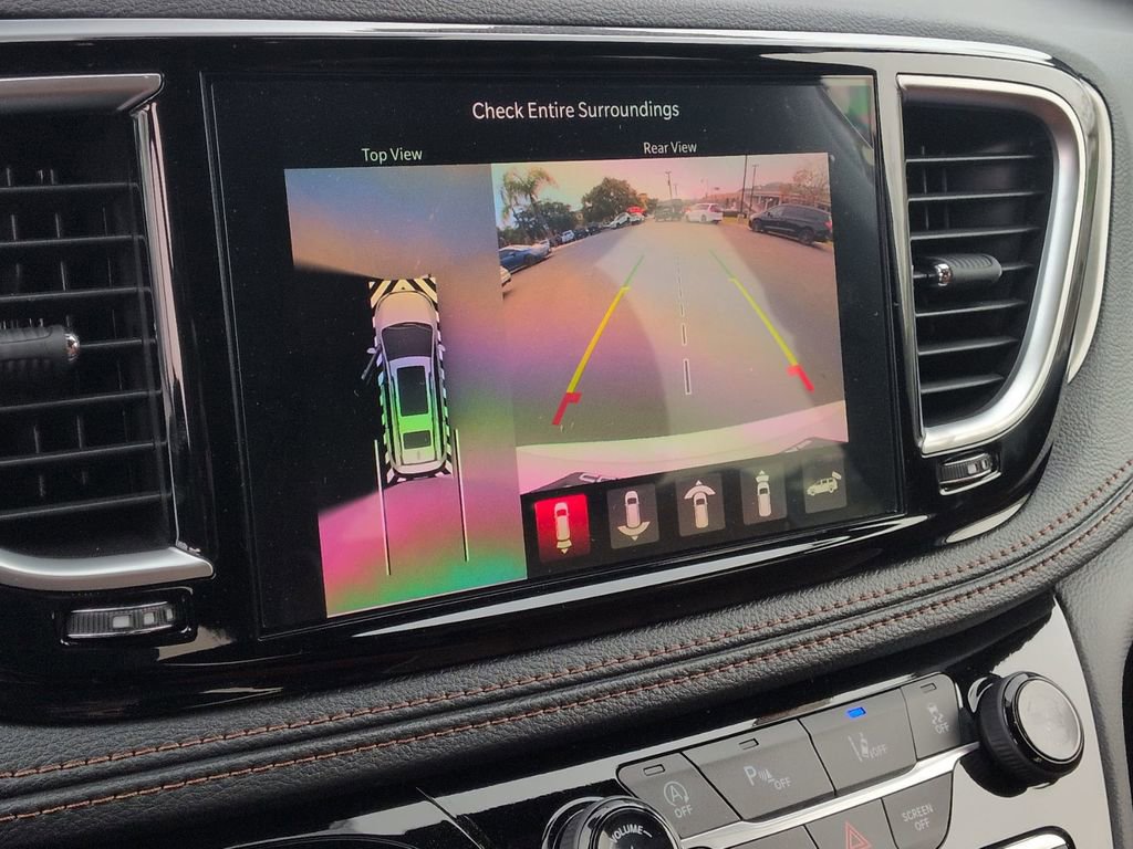 New 2026 Chrysler Pacifica Pinnacle w/ Trailer Tow Group image 16