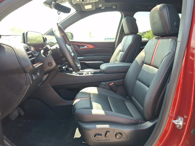 Used 2026 Chevrolet Traverse RS AWD/4WD image 2