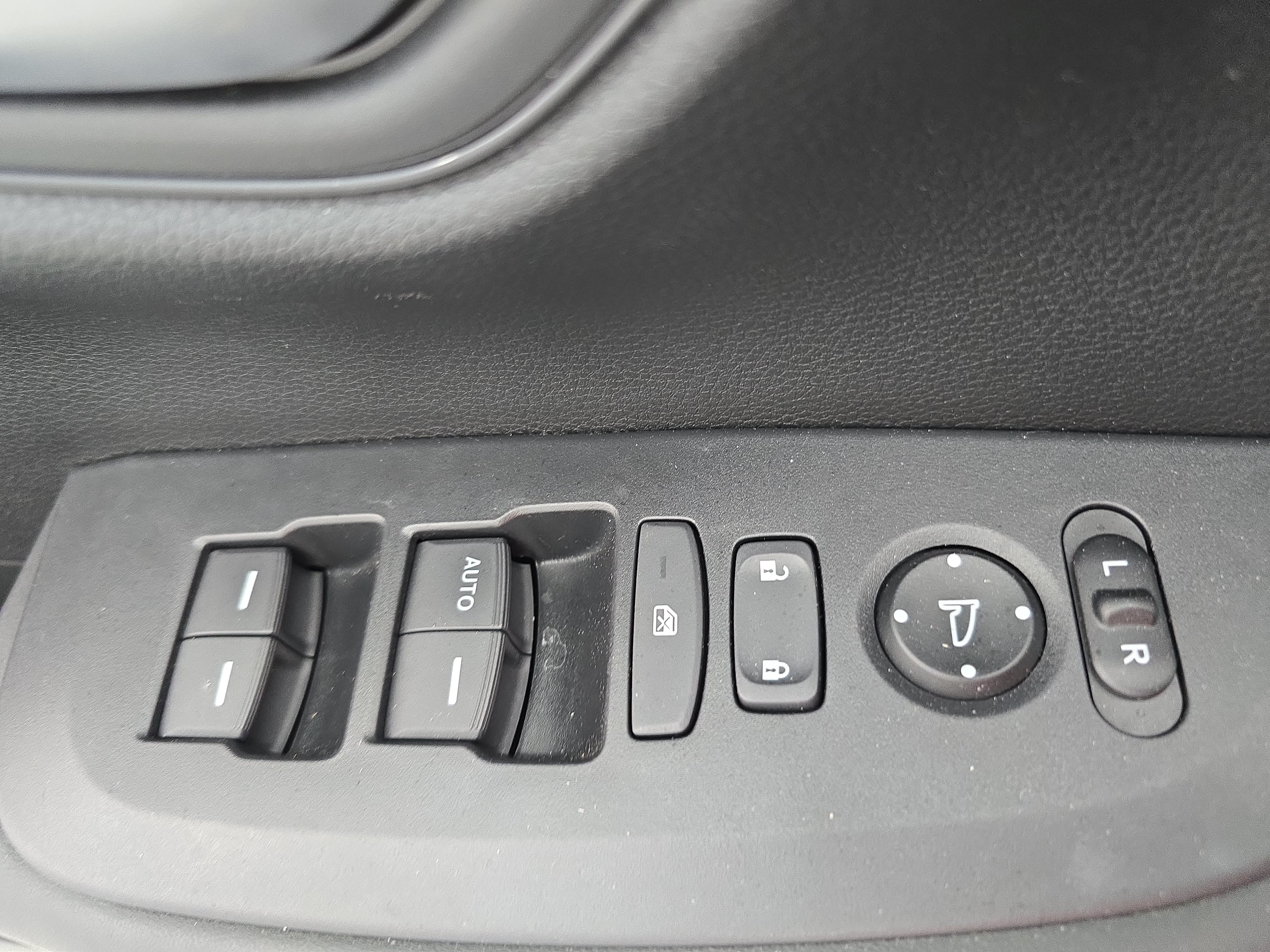 Certified 2025 Honda HR-V LX image 27
