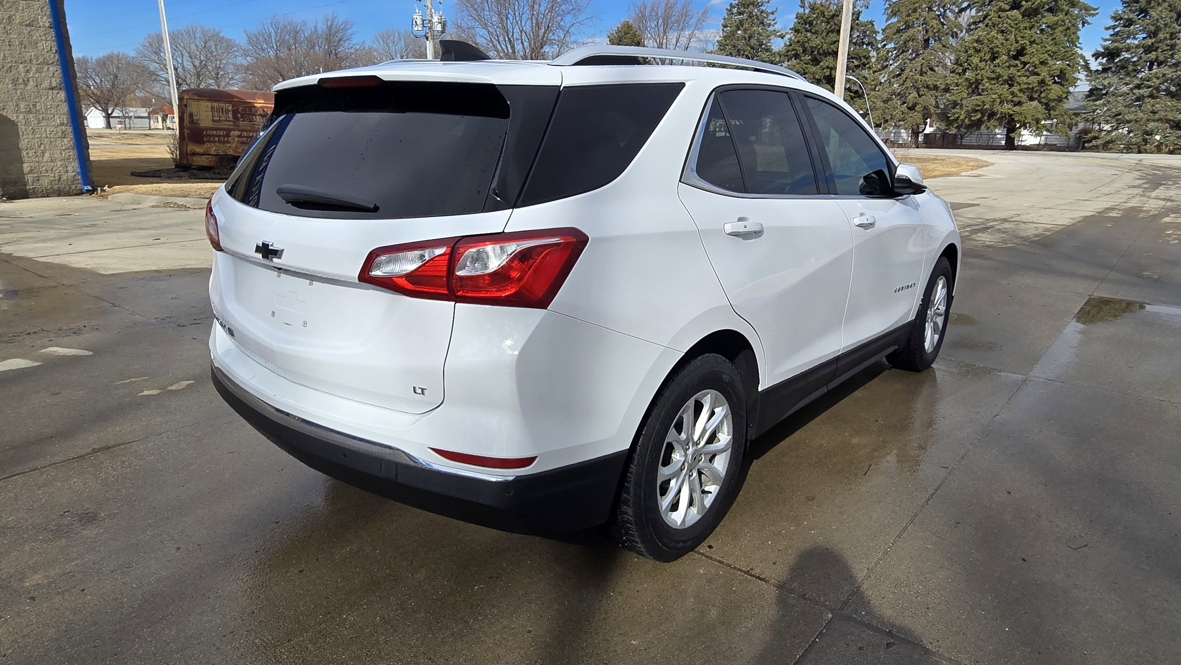 Used 2018 Chevrolet Equinox LT w/ Sun & Infotainment Package image 5