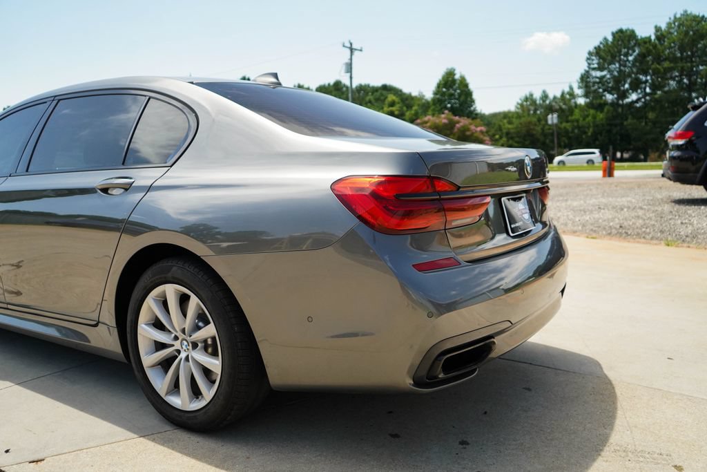 Used 2019 BMW 750i w/ Executive Package RWD image 21