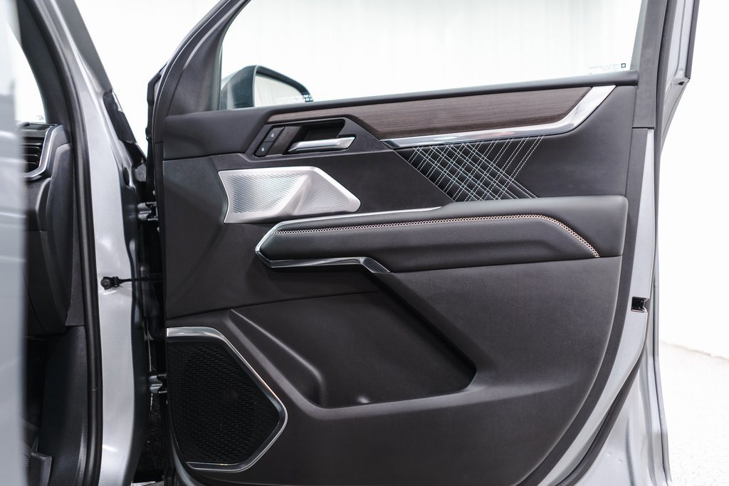 Used 2024 GMC Acadia Denali image 37