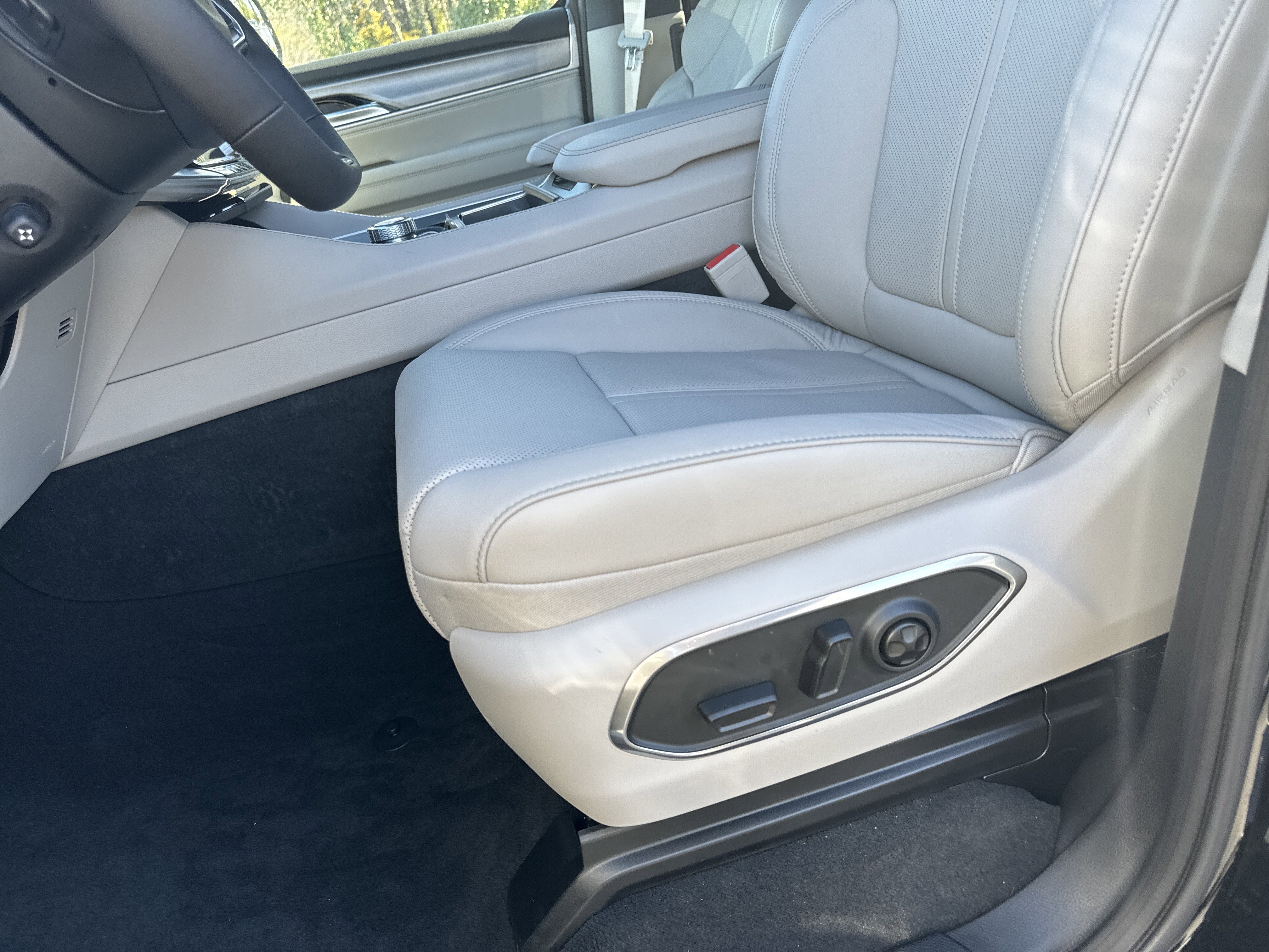 New 2025 Jeep Wagoneer L Series III image 9