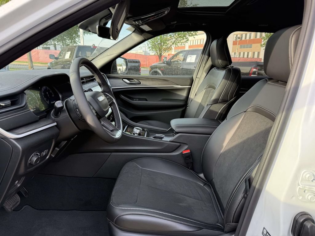 New 2026 Jeep Grand Cherokee Altitude AWD/4WD image 14