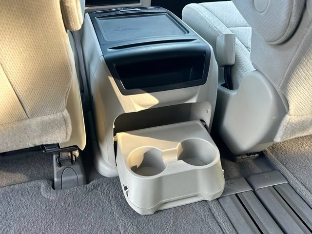 Used 2015 Toyota Sienna LE FWD image 38