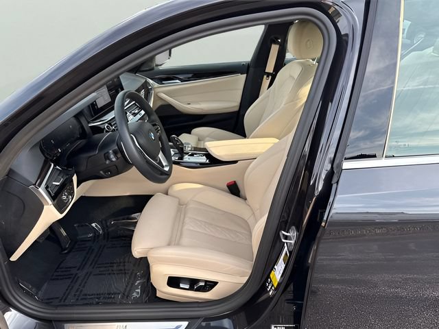 Certified 2023 BMW 530i xDrive w/ Premium Package AWD/4WD image 9