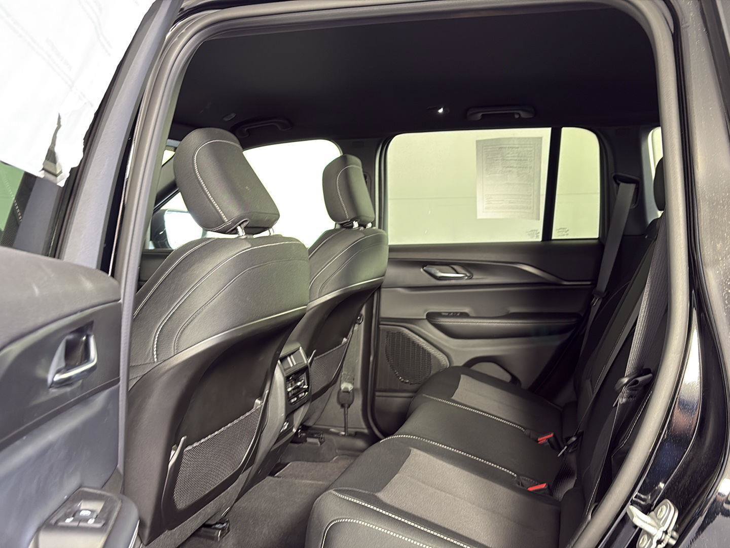 New 2025 Jeep Grand Cherokee Laredo AWD/4WD image 10