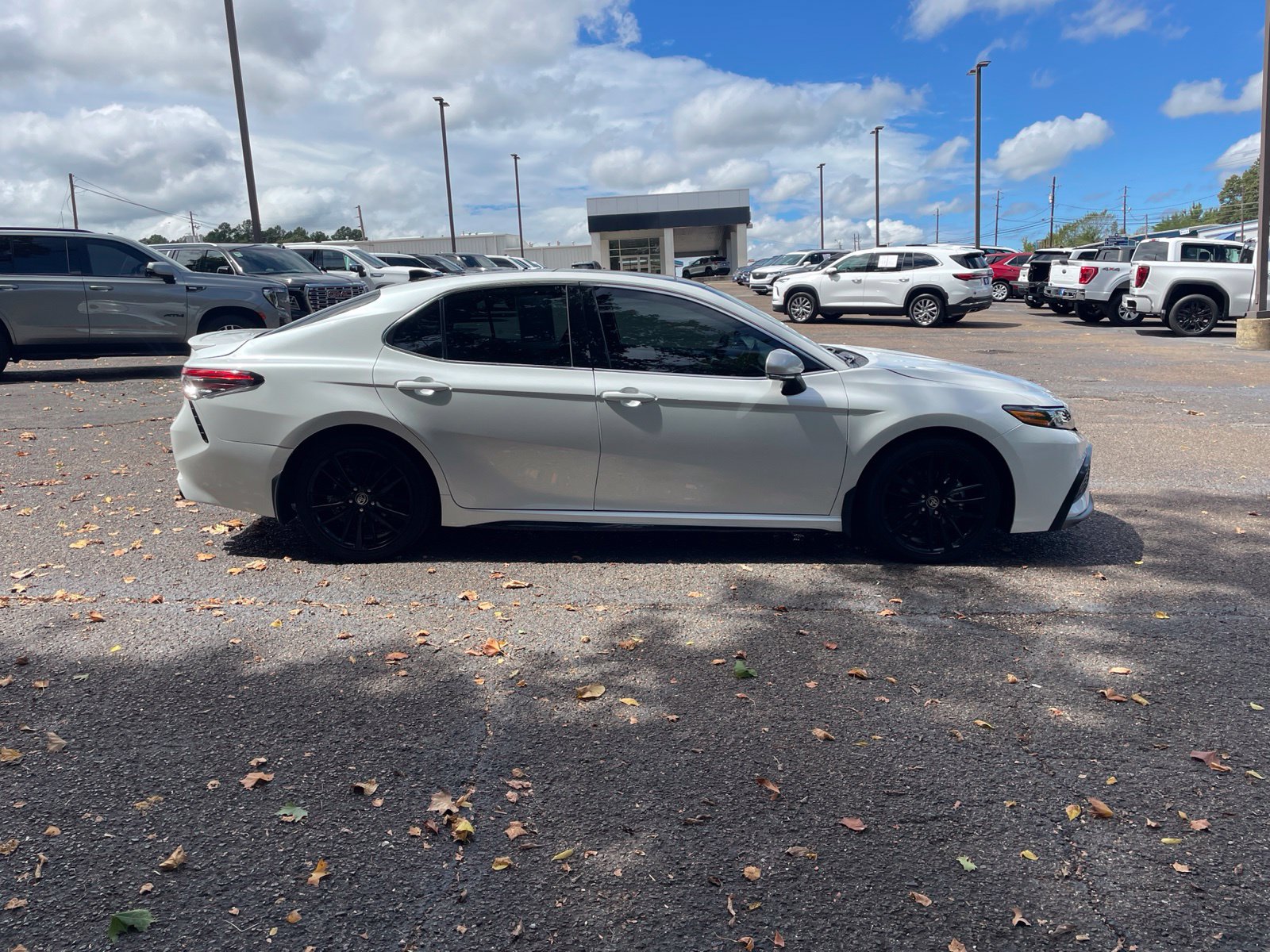 Used 2024 Toyota Camry XSE FWD image 7