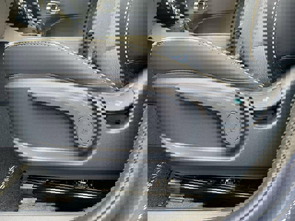 New 2025 Hyundai Venue Limited image 39