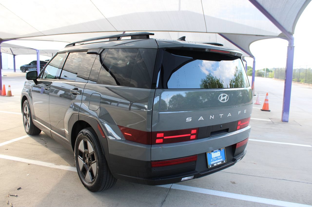 Used 2025 Hyundai Santa Fe SEL FWD image 3