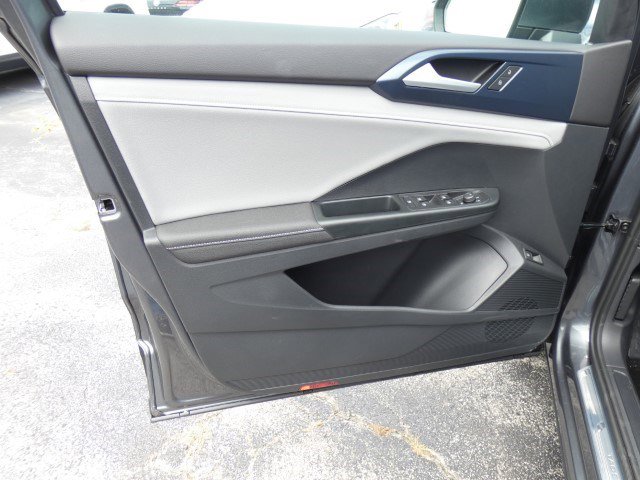 New 2024 Volkswagen Taos SE image 10