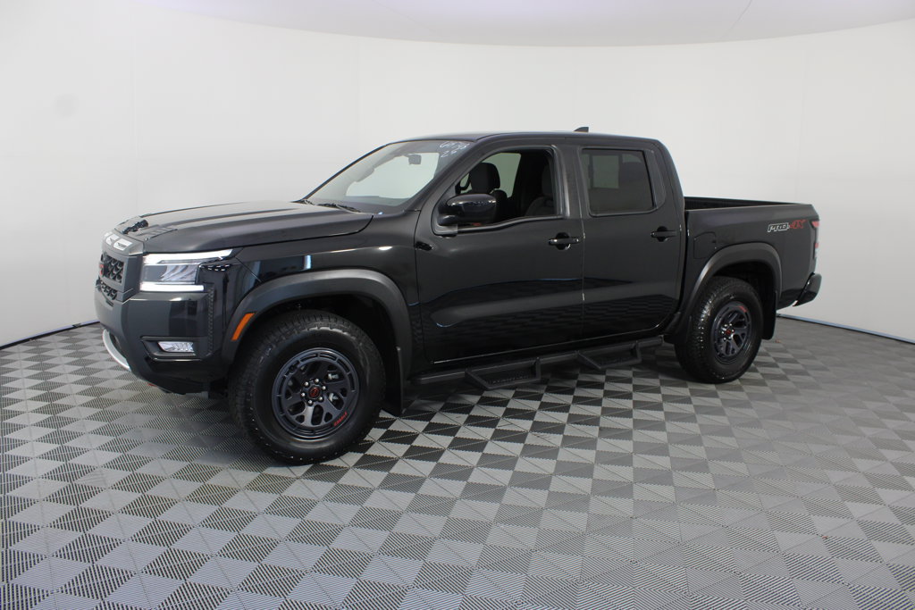 Used 2025 Nissan Frontier PRO-4X AWD/4WD image 2