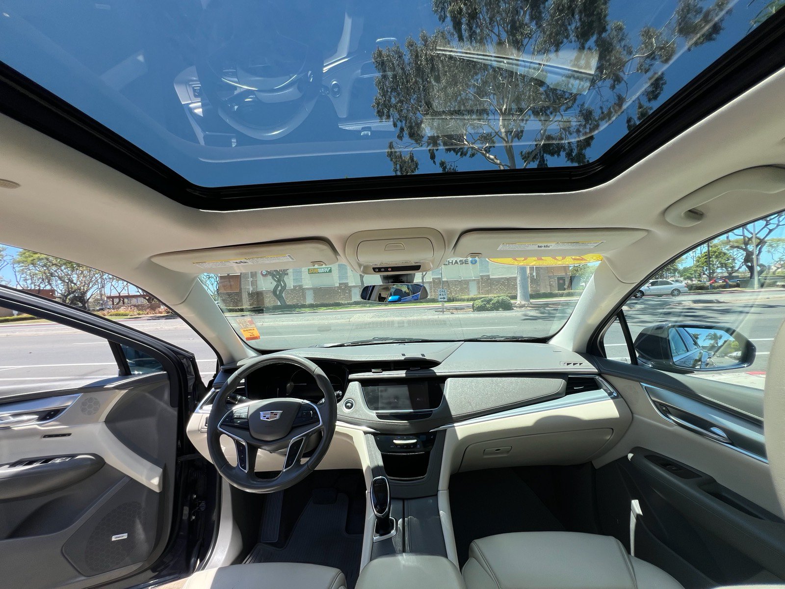 Used 2018 Cadillac XT5 Luxury w/ Driver Awareness Package AWD/4WD image 21