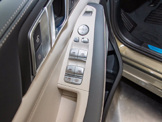 New 2026 BMW ALPINA XB7 AWD/4WD image 14