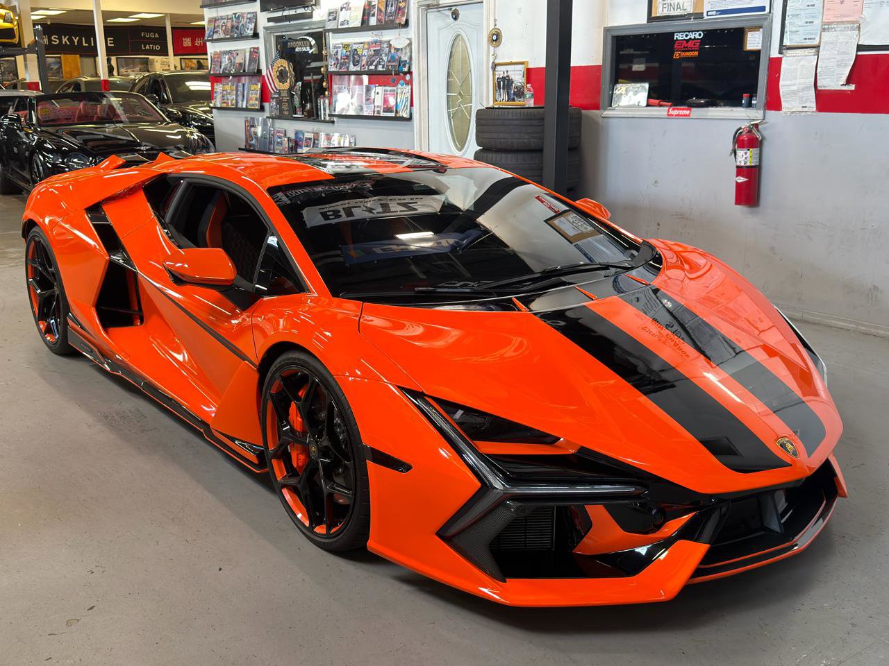 Used 2024 Lamborghini Revuelto image 3