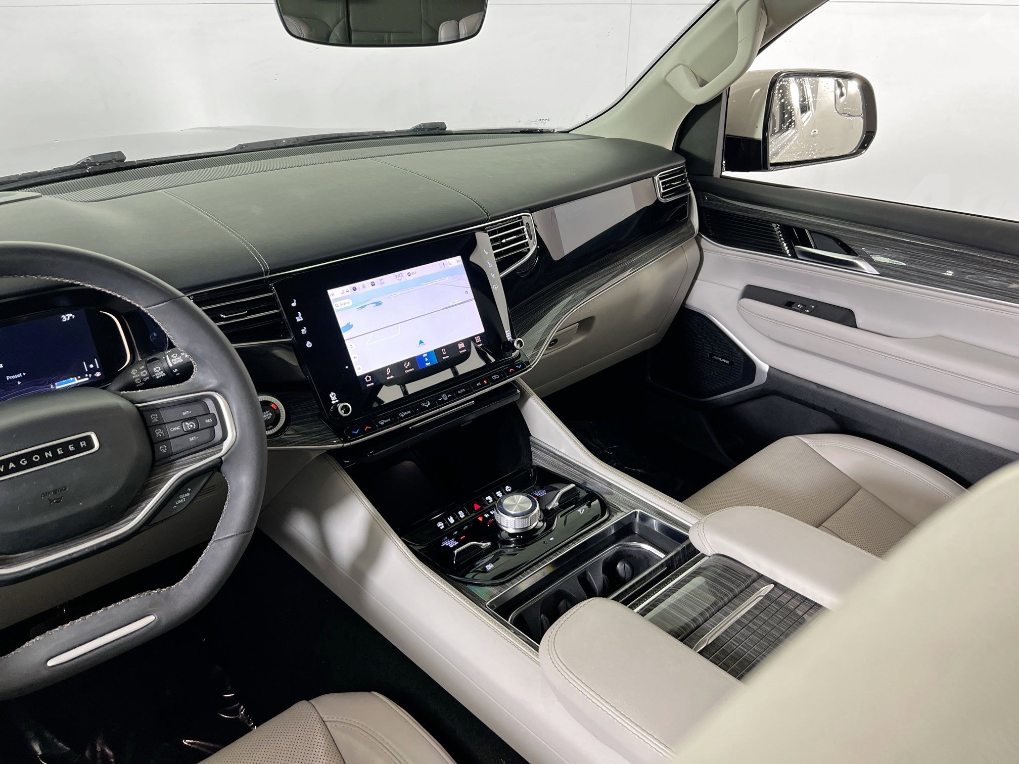 Used 2022 Jeep Wagoneer Series III w/ Flexible Seating Group image 23