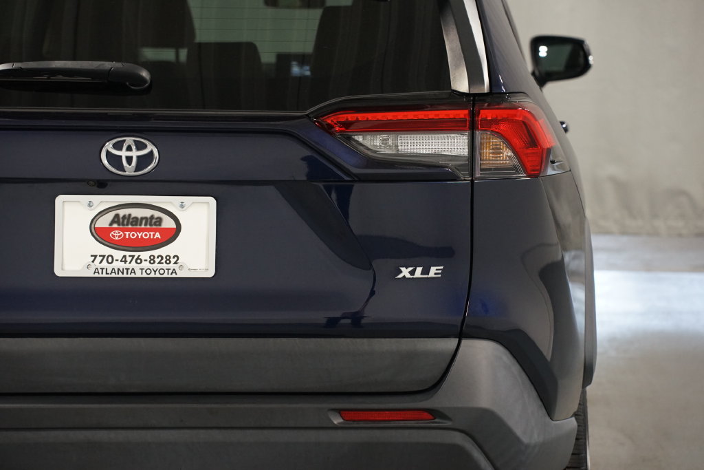 Used 2022 Toyota RAV4 XLE Premium FWD image 10