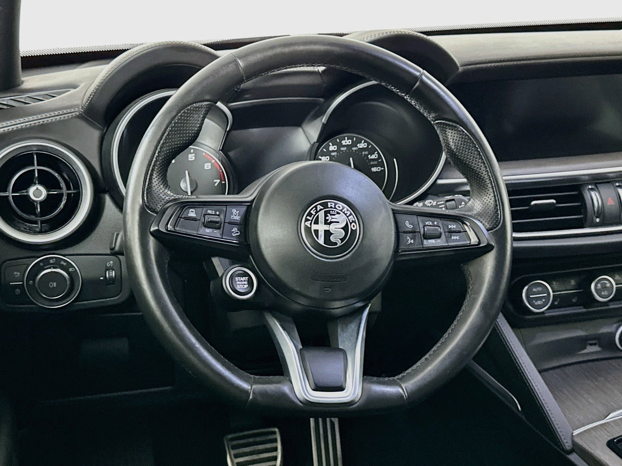 Used 2023 Alfa Romeo Stelvio Ti AWD/4WD image 18