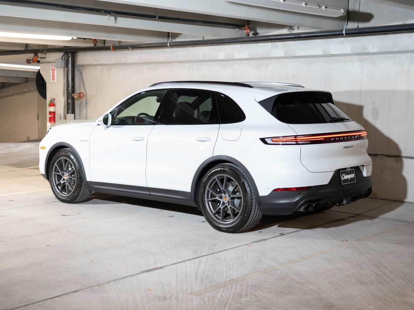 Certified 2026 Porsche Cayenne E-Hybrid AWD/4WD image 3