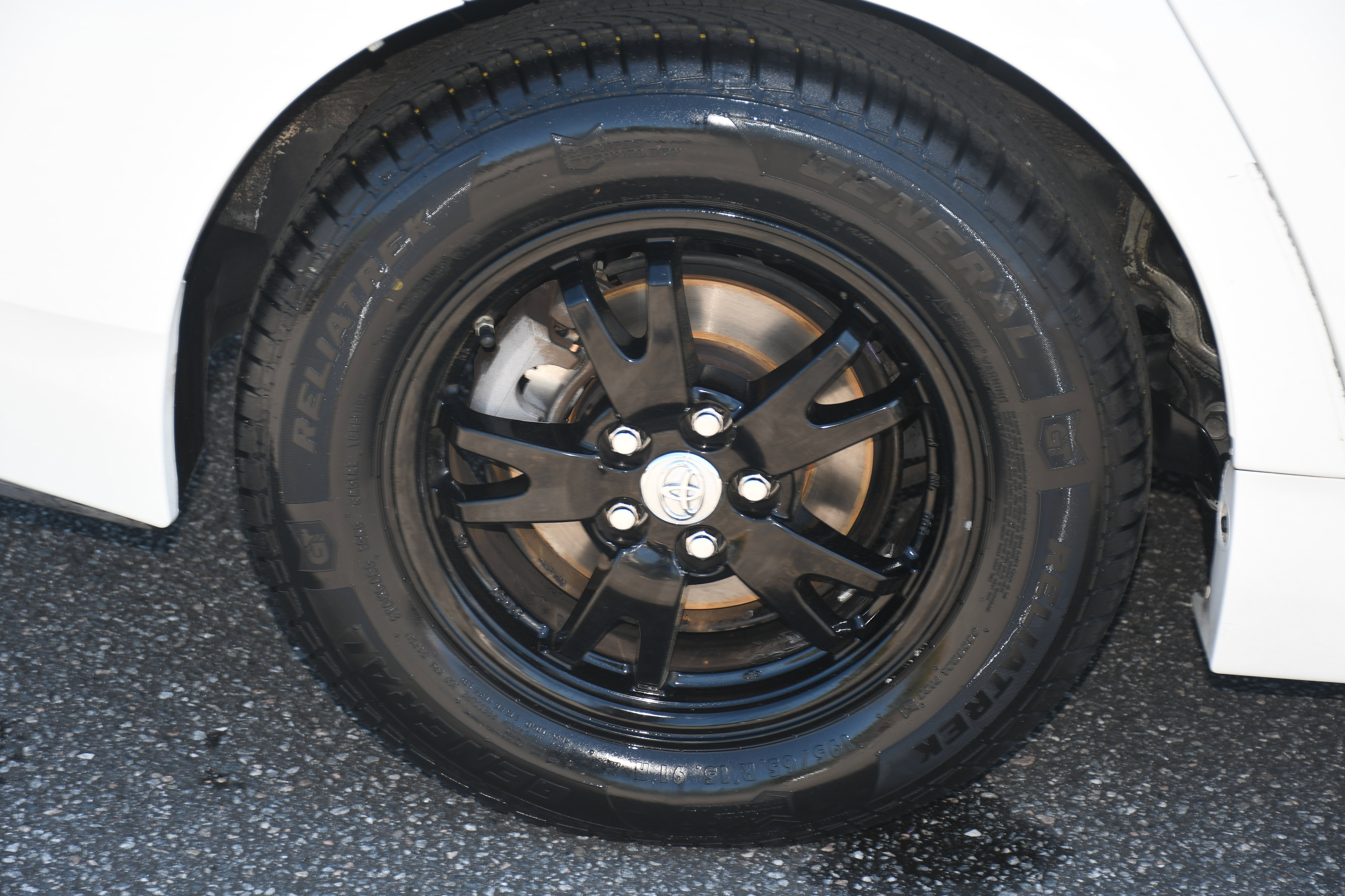 Used 2015 Toyota Prius Three w/ Solar Roof Package image 22