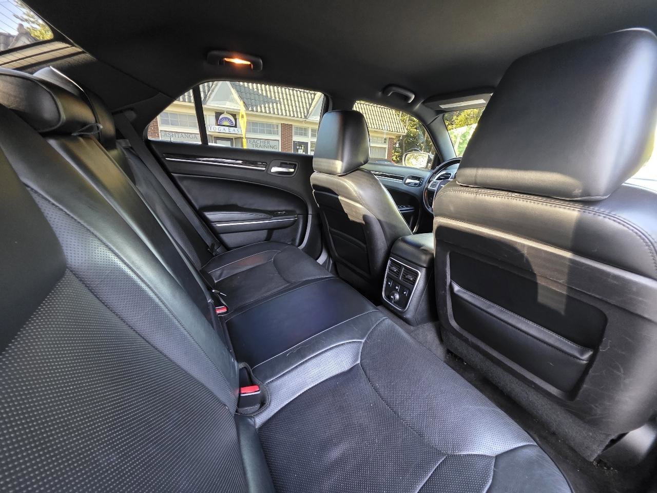 Used 2014 Chrysler 300 C AWD/4WD image 38