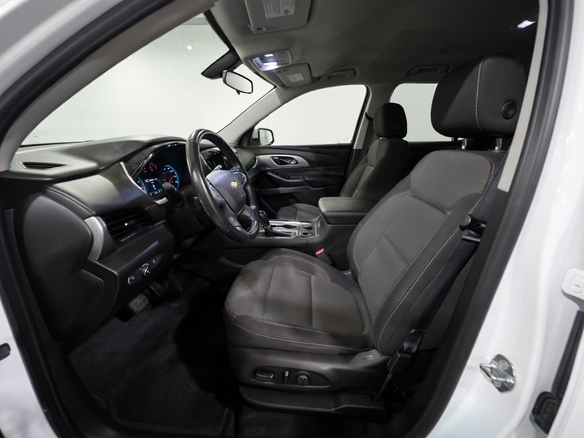 Used 2020 Chevrolet Traverse LT FWD image 14