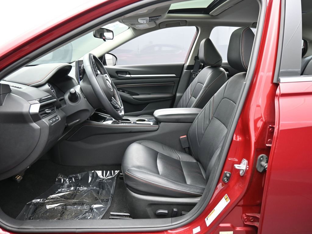 Used 2023 Nissan Altima 2.5 SR w/ SR Premium Package image 32