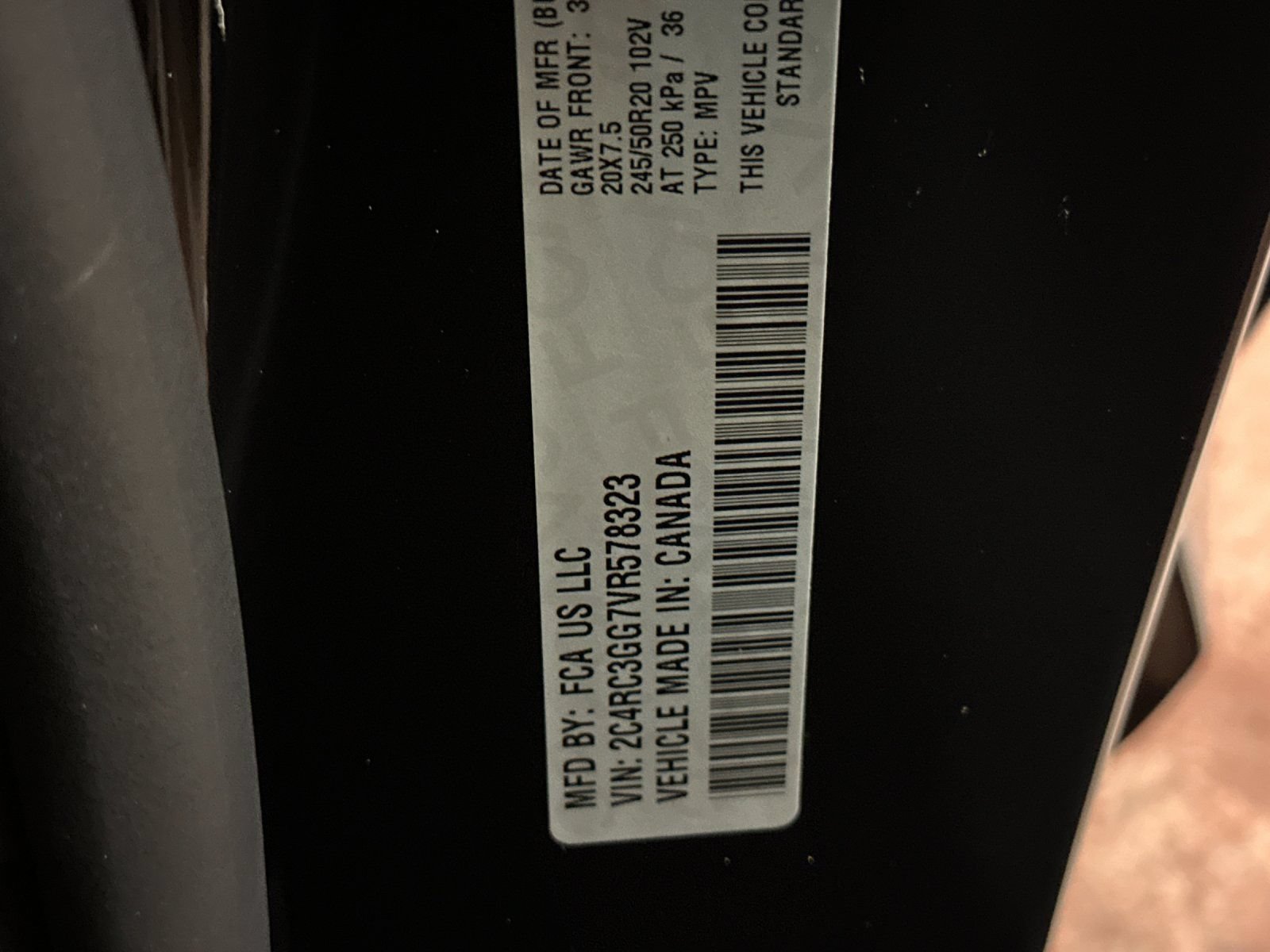 New 2027 Chrysler Pacifica Limited w/ Family Tech Group AWD/4WD image 29