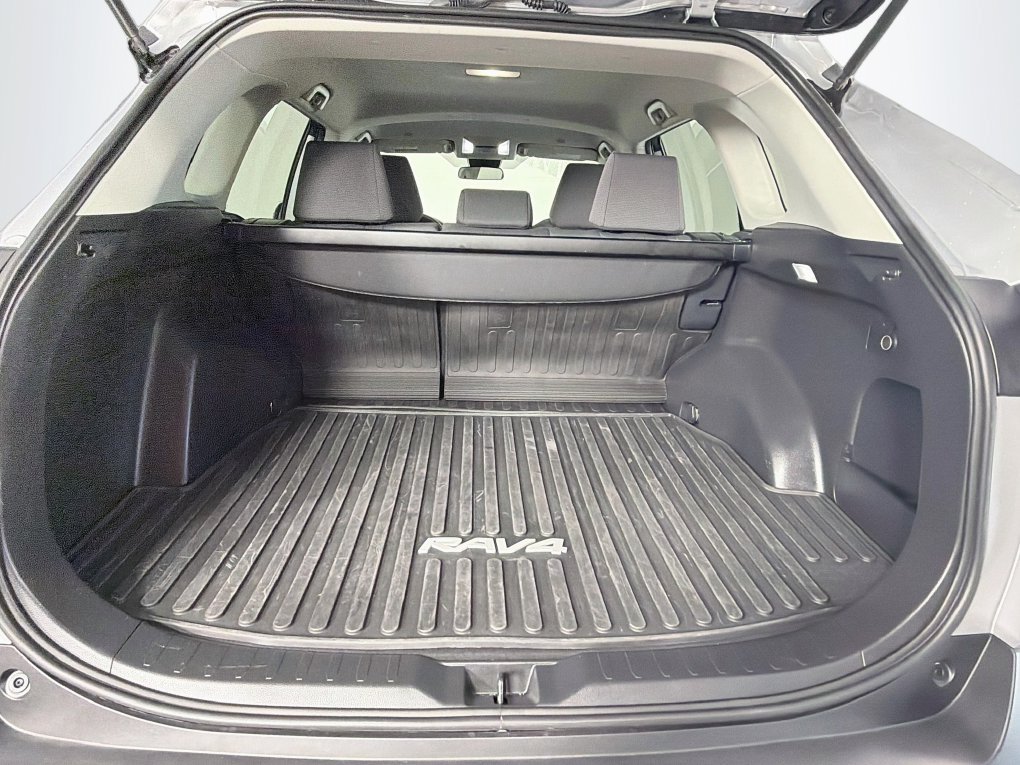 Used 2025 Toyota RAV4 XLE FWD image 26
