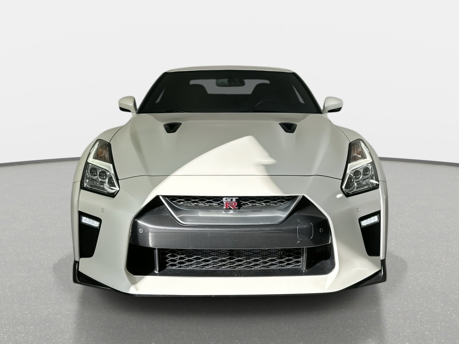 Used 2018 Nissan GT-R Premium image 3
