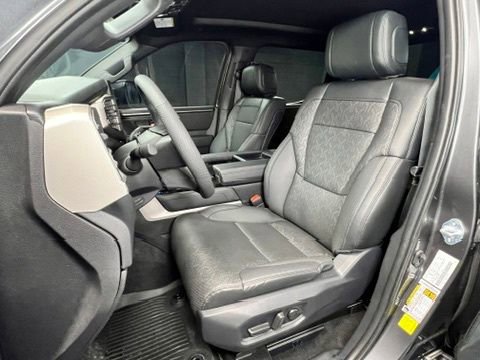 Used 2025 Toyota Tundra Limited AWD/4WD image 5