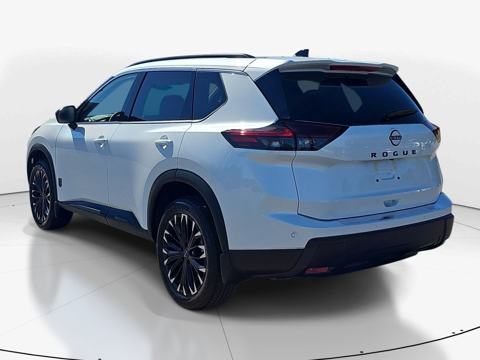 New 2027 Nissan Rogue Dark Armor FWD image 7
