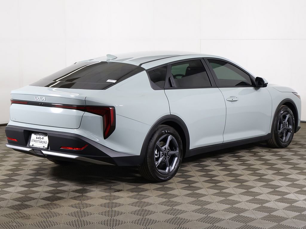 Used 2025 Kia K4 LXS image 9