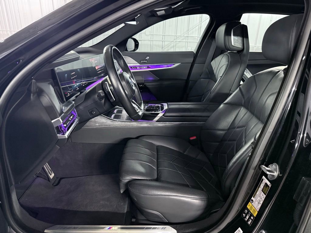 Used 2023 BMW 760i xDrive w/ Executive Package image 19