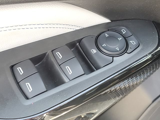 Used 2025 Chevrolet Trax LT w/ LT Convenience Package FWD image 20
