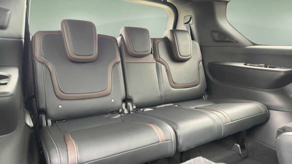 Certified 2025 Nissan Armada SL w/ Captain's Chari Seat Package AWD/4WD image 22