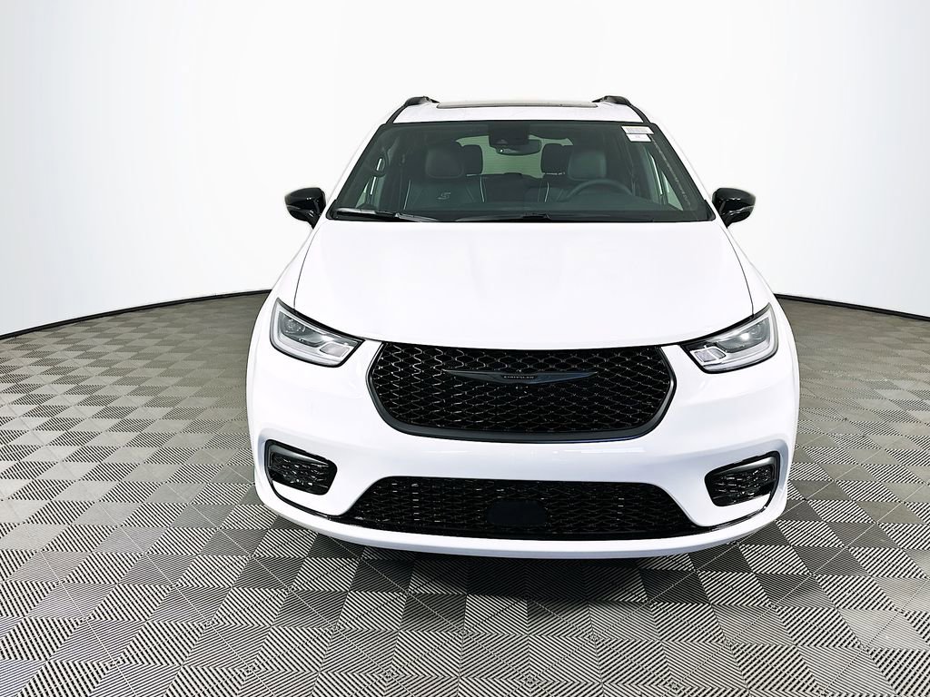 New 2026 Chrysler Pacifica Limited w/ Uconnect Theater Family Group image 3