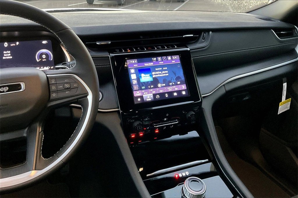 New 2025 Jeep Grand Cherokee Altitude image 7