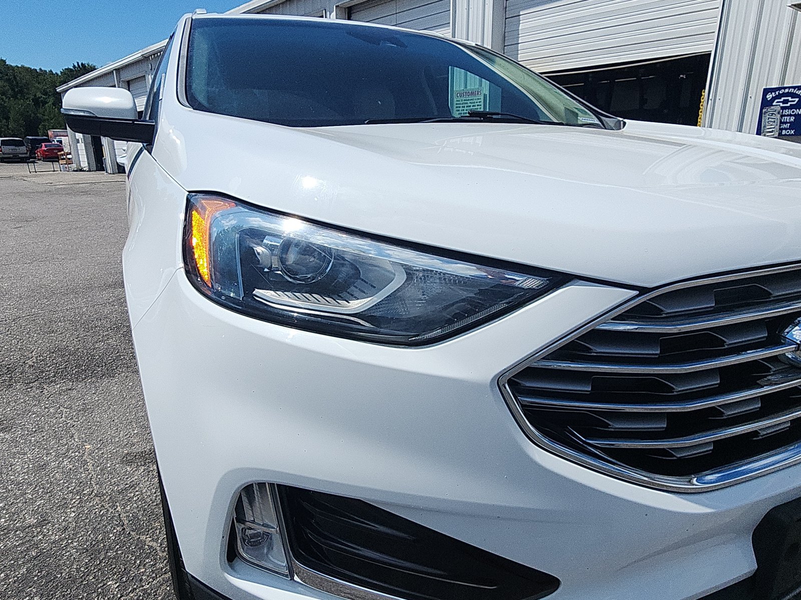 Used 2019 Ford Edge SEL AWD/4WD image 9