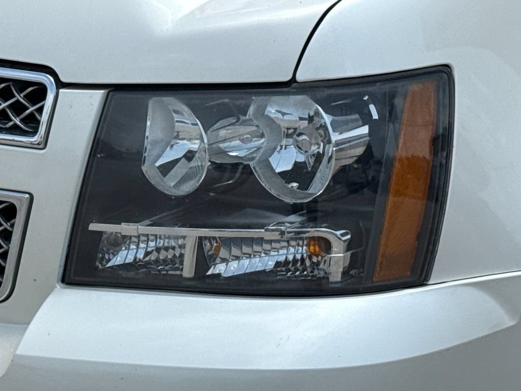 Used 2013 Chevrolet Suburban LTZ RWD image 4