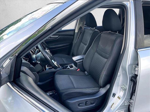 Used 2020 Nissan Rogue SV FWD image 25