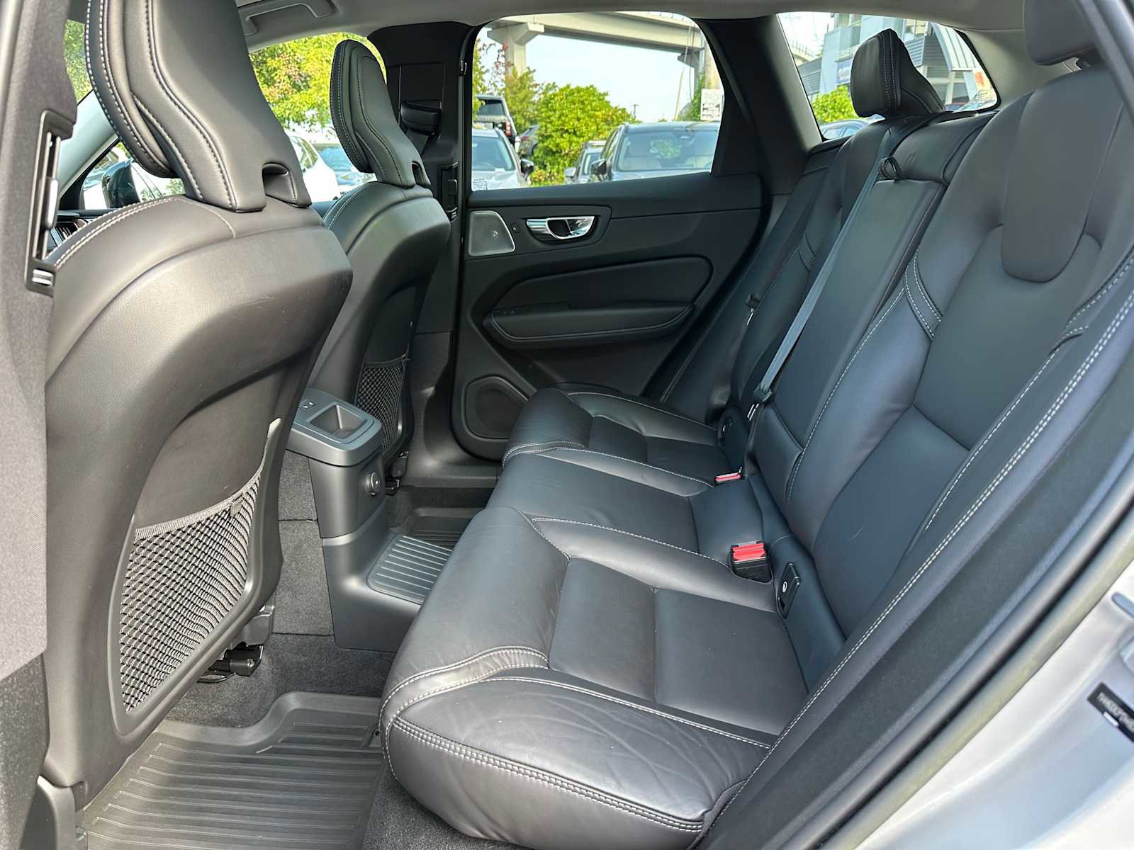 Certified 2023 Volvo XC60 T8 Ultimate w/ Climate Package image 16