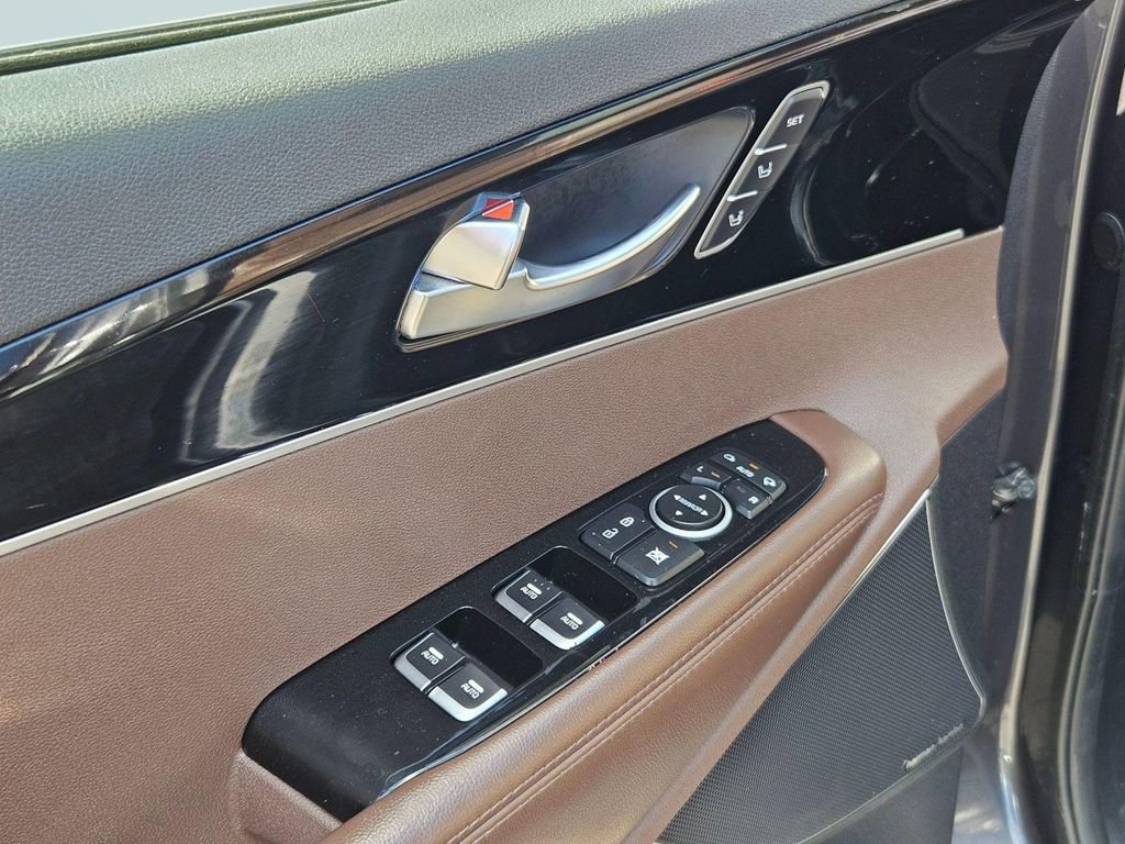 Used 2019 Kia Sorento SX w/ SX Touring Package image 11