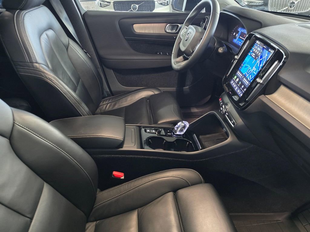 Certified 2024 Volvo XC40 B5 Plus w/ Protection Package Premier AWD/4WD image 10